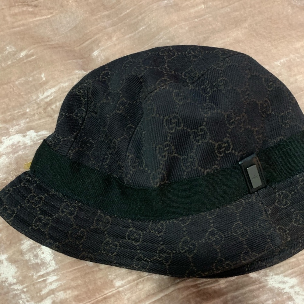 Gucci hat in excellent condition